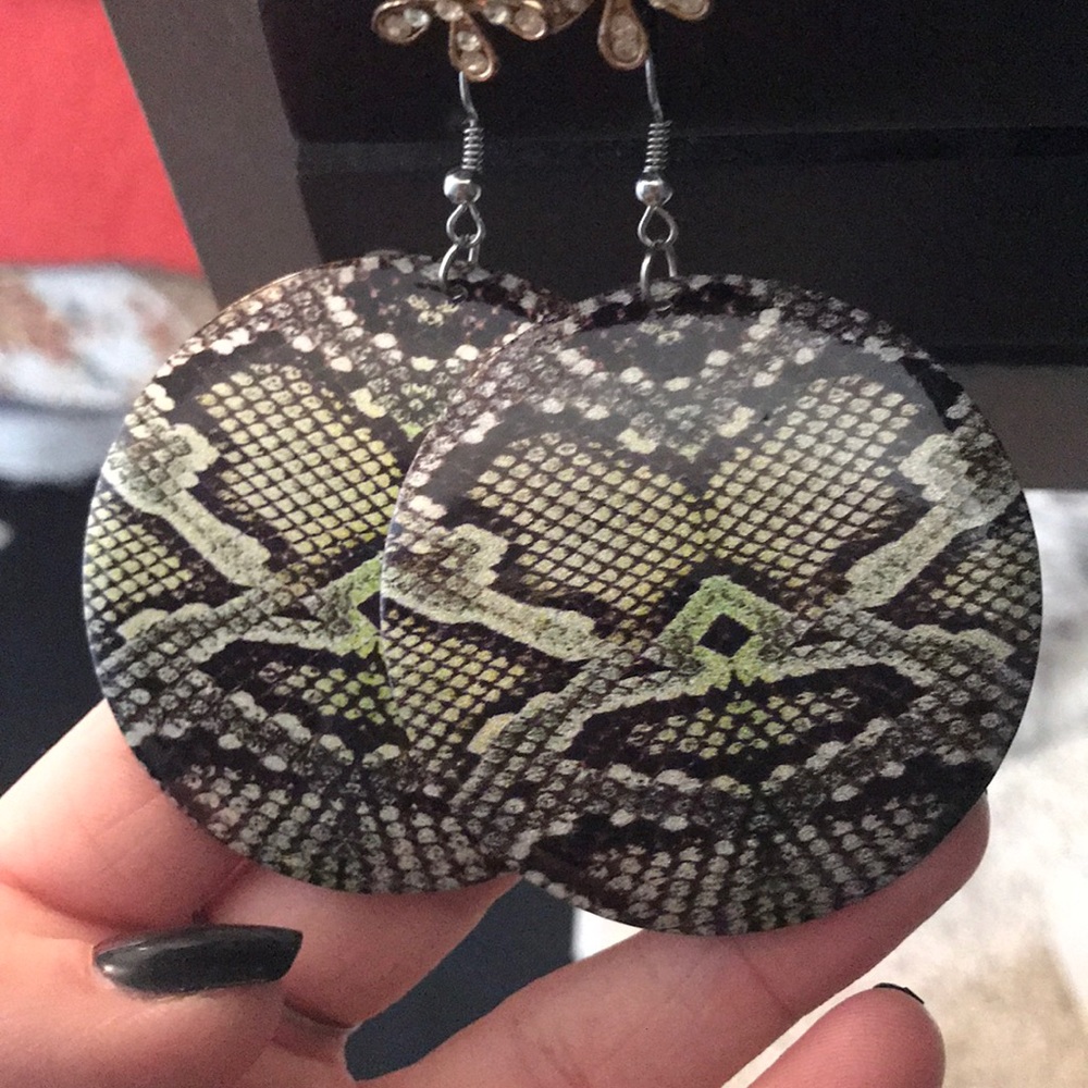 Snake pattern earrings